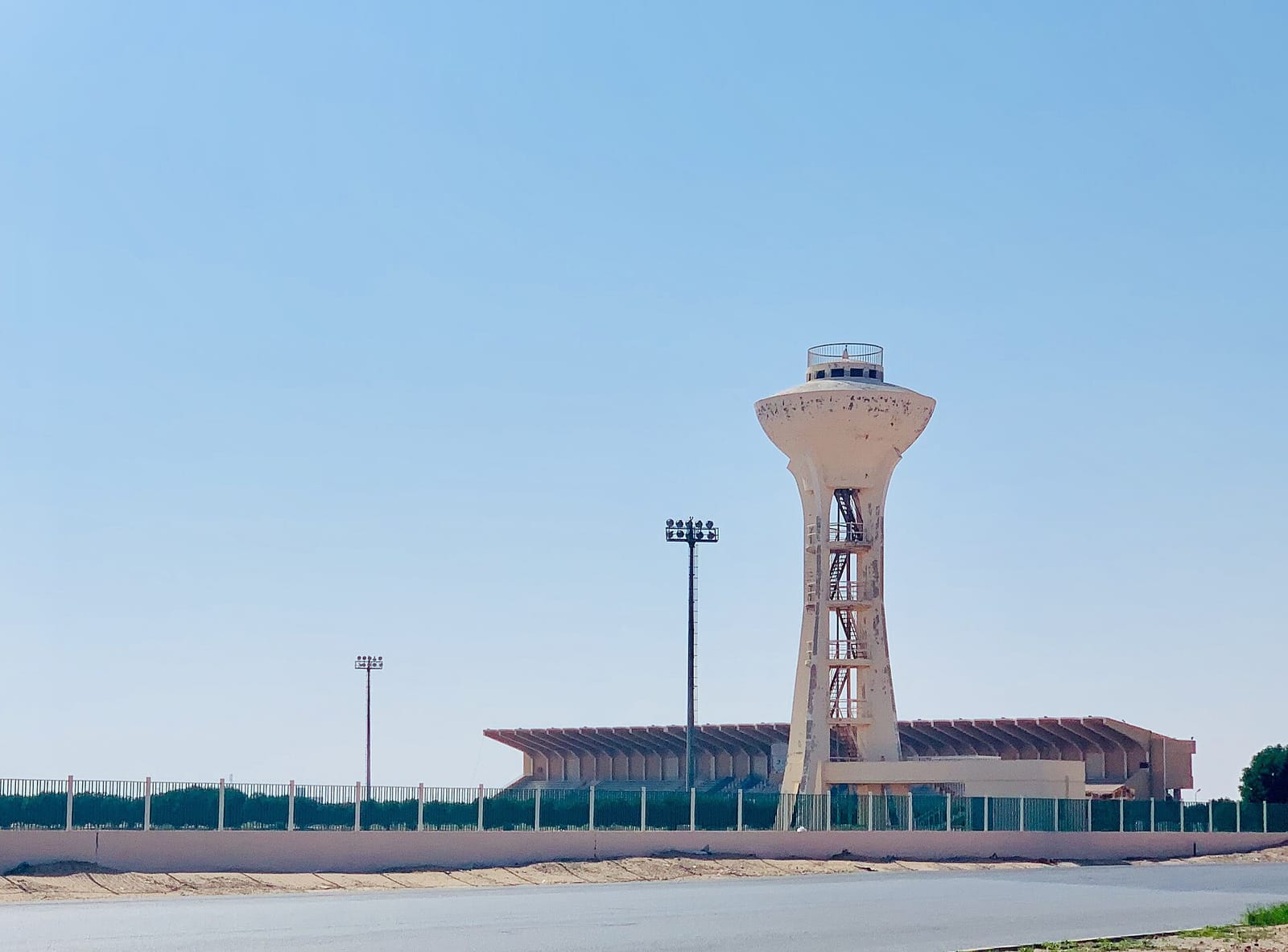 شراء أرض سكنية في حفر الباطن: التحقق من الصك والموقع والخدمات