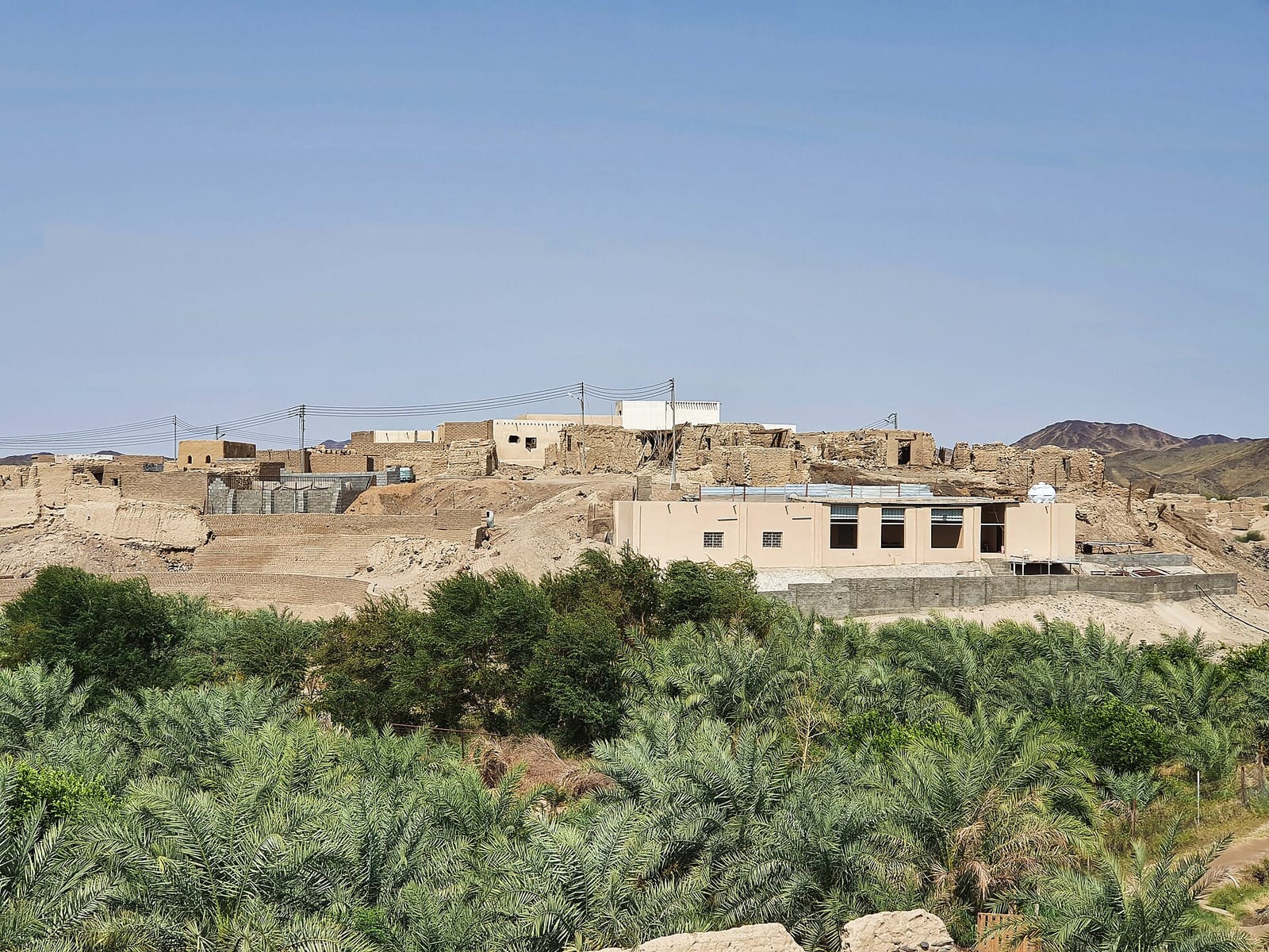 تجهيز منزلك للبيع في ينبع: ما يستحق الإصلاح وما لا يستحق