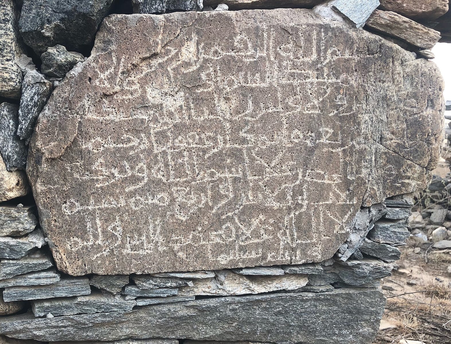 شراء أرض سكنية في بارق: التحقق من الصك والموقع والخدمات