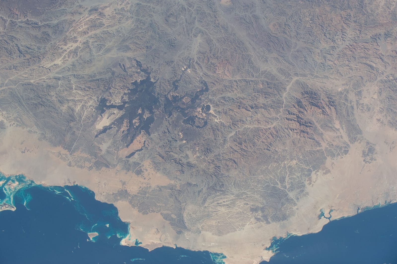 شراء أرض سكنية في أملج: التحقق من الصك والموقع والخدمات