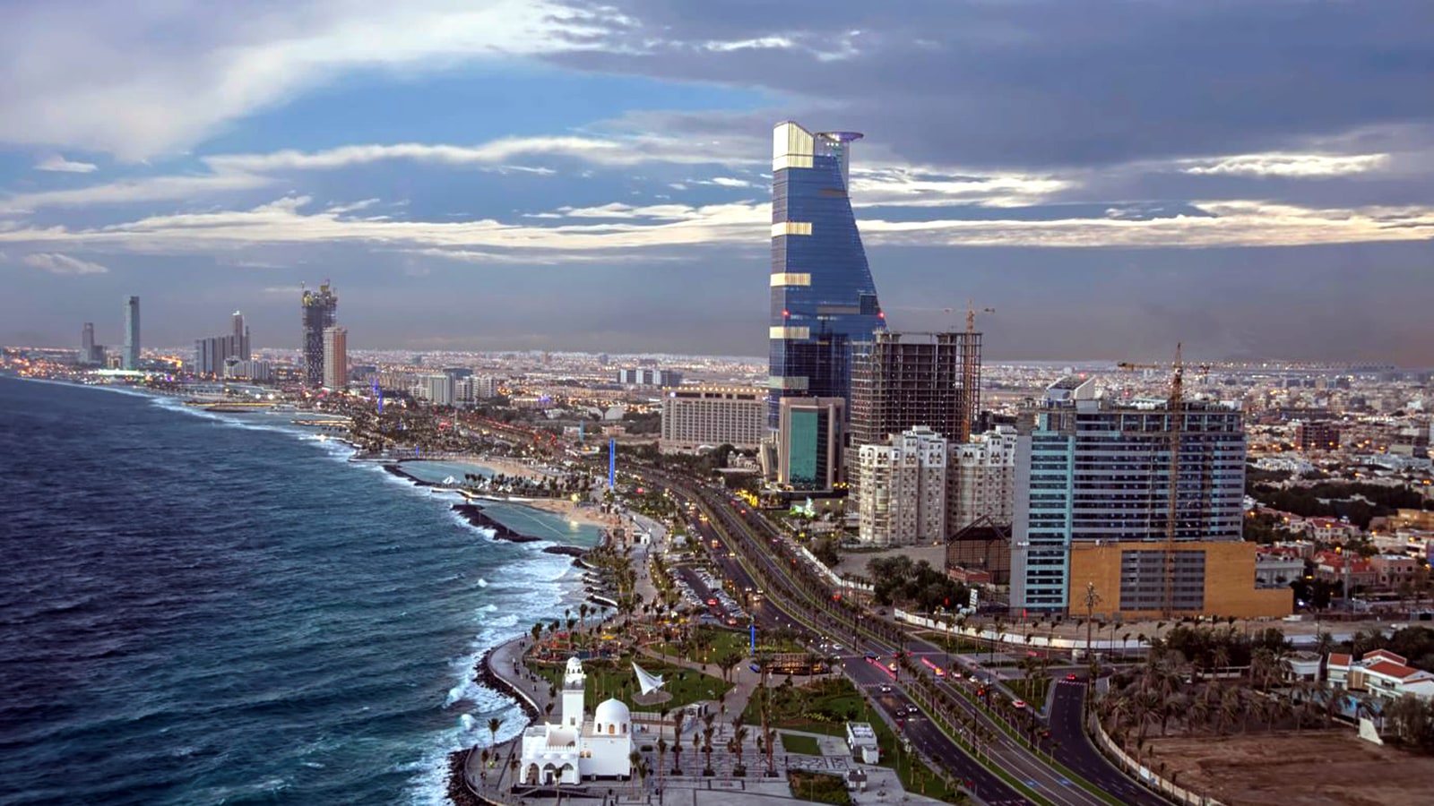 السكن قرب كورنيش جدة: هل الرطوبة والهواء البحري يناسبان نمط بيتك؟