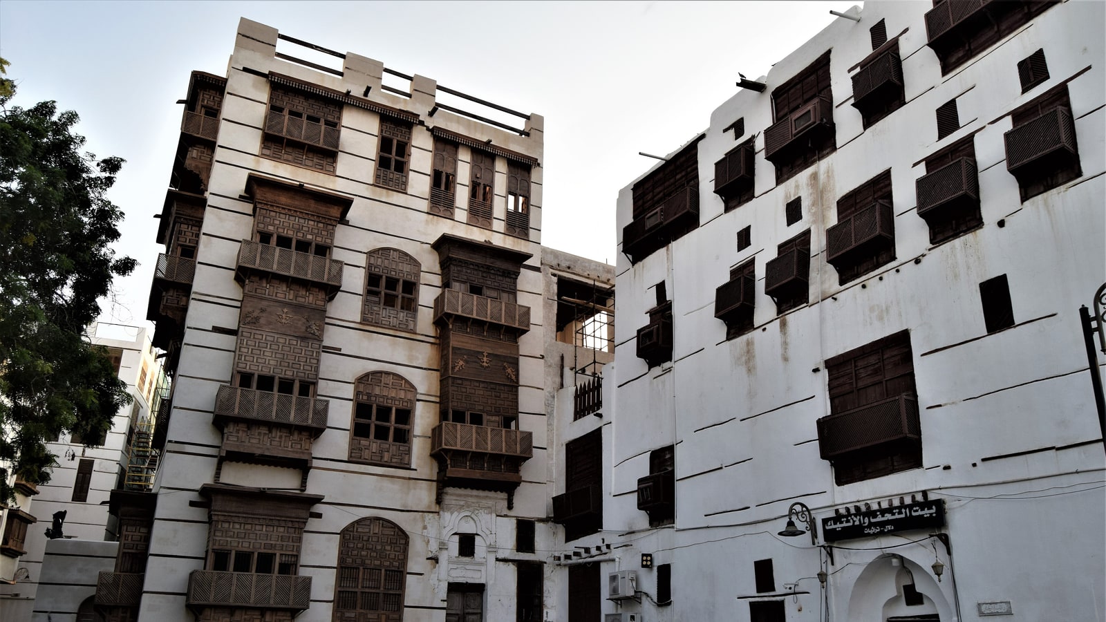 هواء جدة والقطع المعدنية الخارجية: جولة صدأ مبكرة
