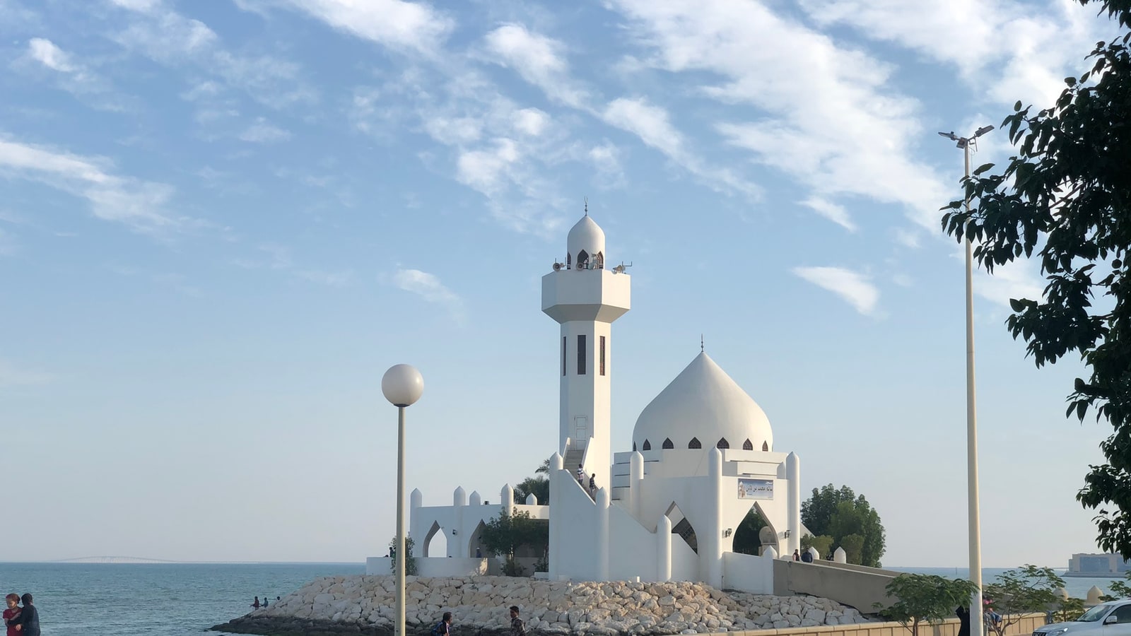 عمارة منخفضة في الخبر وحياة الدرج