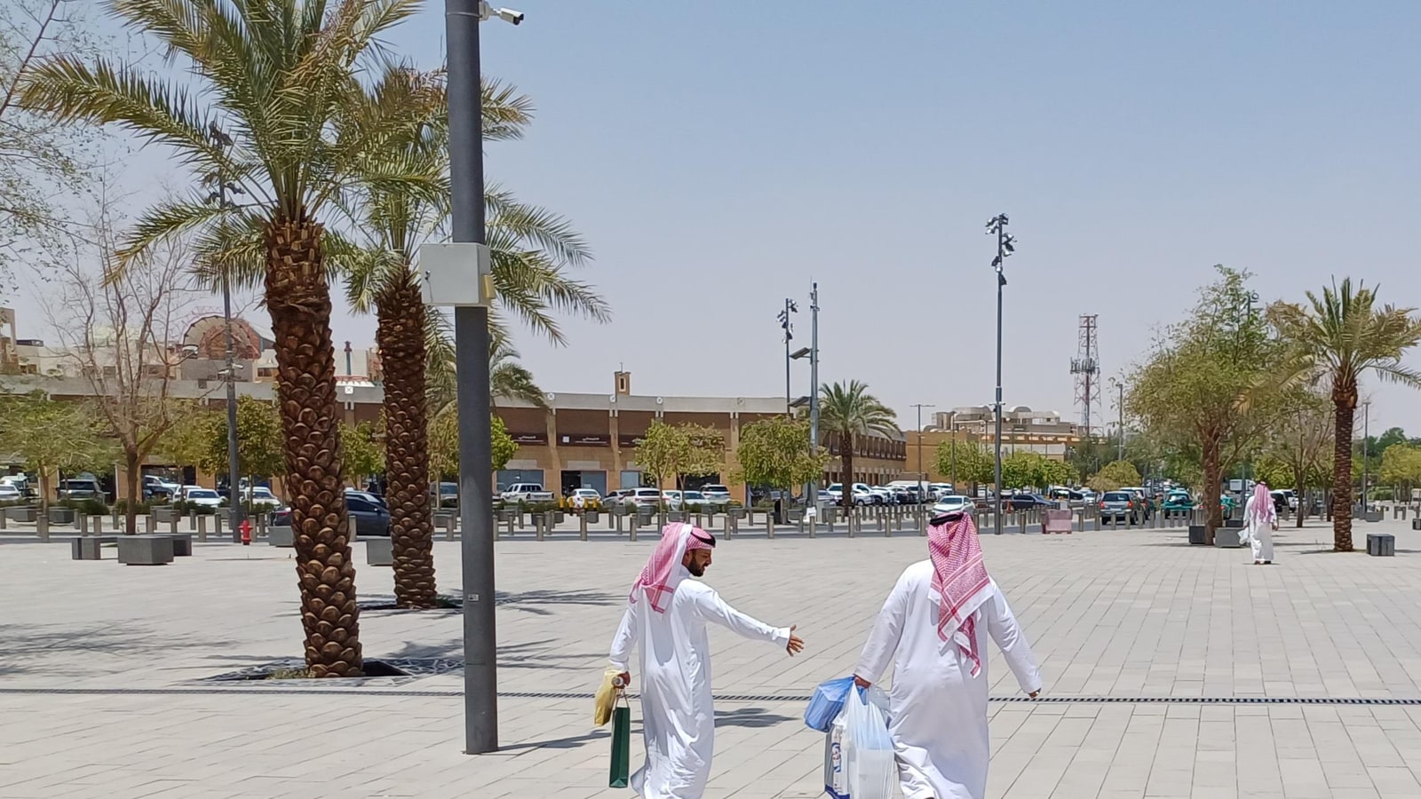 حي الرياض عند الفجر: ما تسمعه قبل ازدحام اليوم