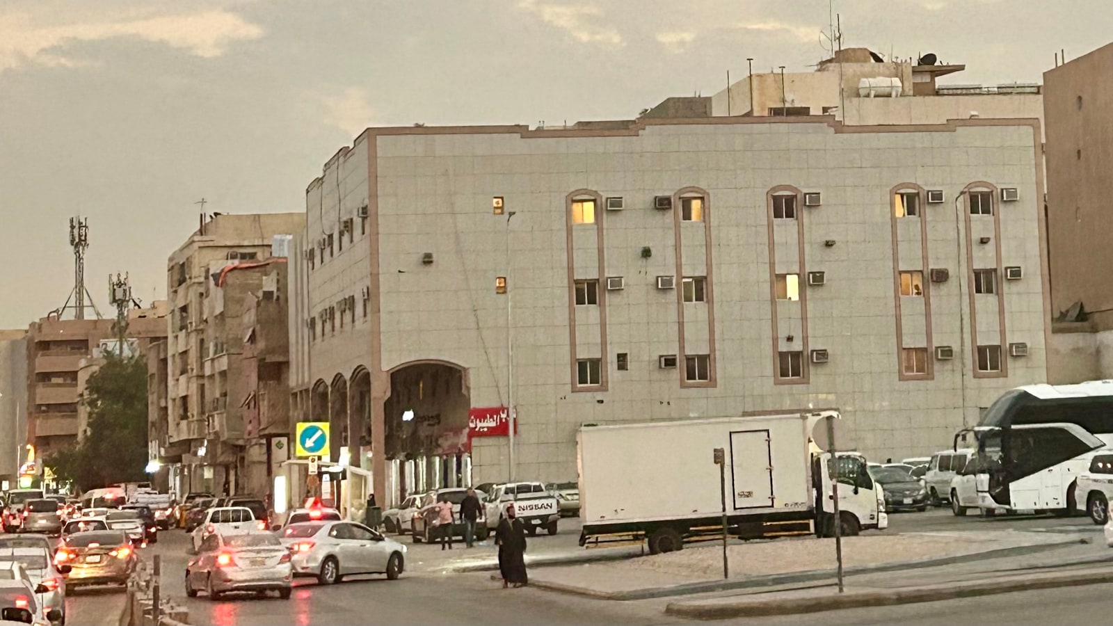 داخل بقالة الحي بالرياض: سجّل أين تنقطع تغطية الجوال