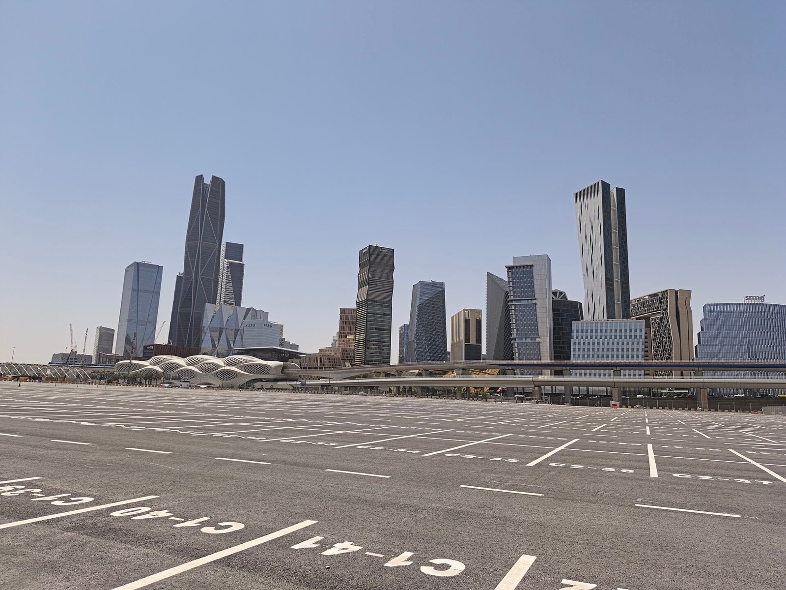 كيف تقرأ الصفقات المقارنة في الرياض: الشريحة السعرية العليا