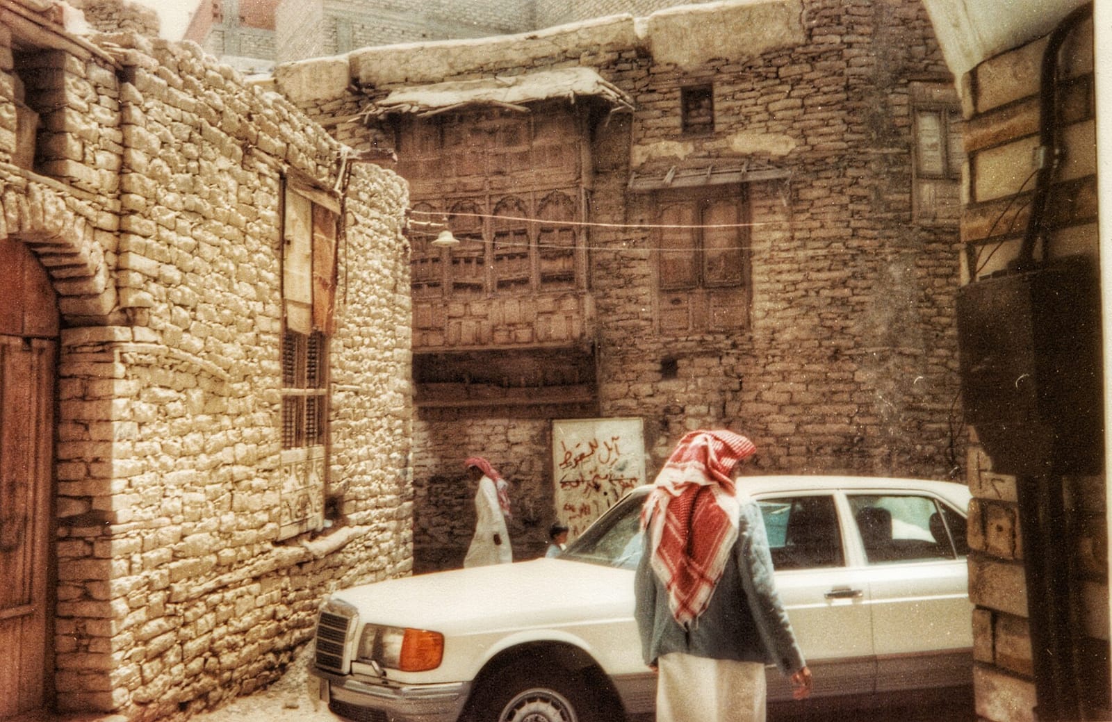 الأوراق والعقود من الحجز حتى الإفراغ في الطائف