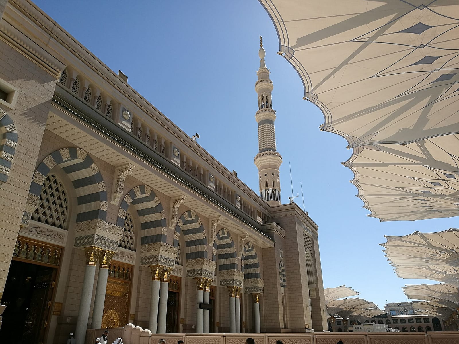 قرار شراء أول منزل في المدينة المنورة: إطار مفاضلة عملي