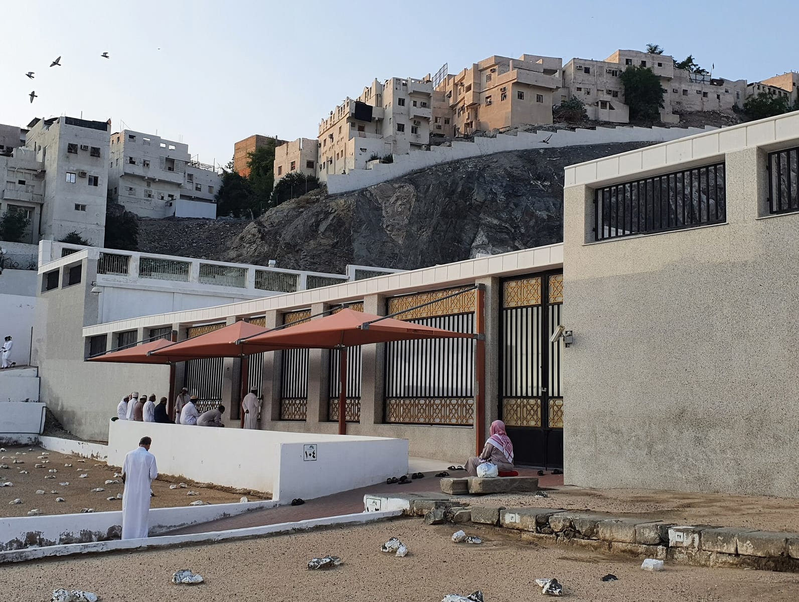 المفروش أم غير المفروش في مكة المكرمة: أيهما يناسب إقامتك