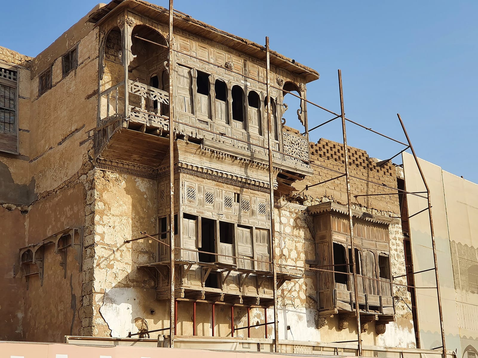 من المعاينة إلى تقديم العرض: تفاوض شراء ذكي في المدينة المنورة
