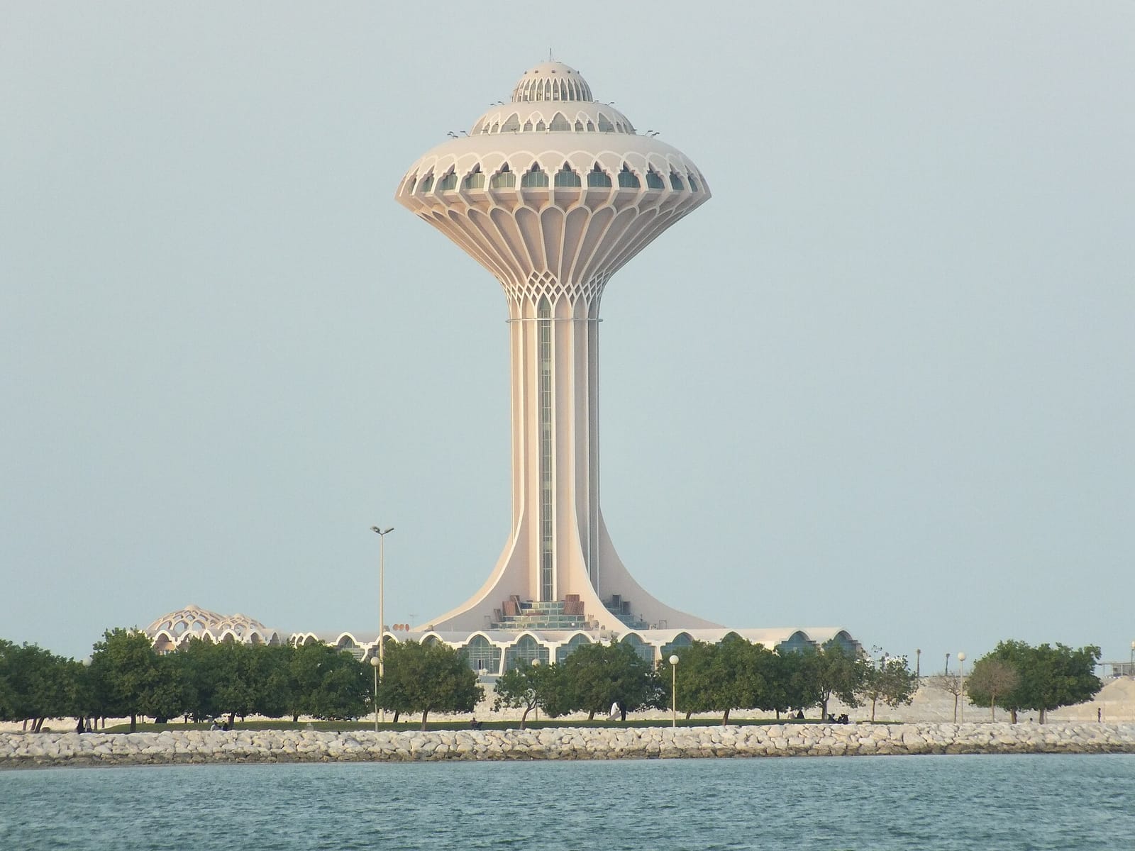 المفاضلة بين حياة الشقة والفيلا في الخبر