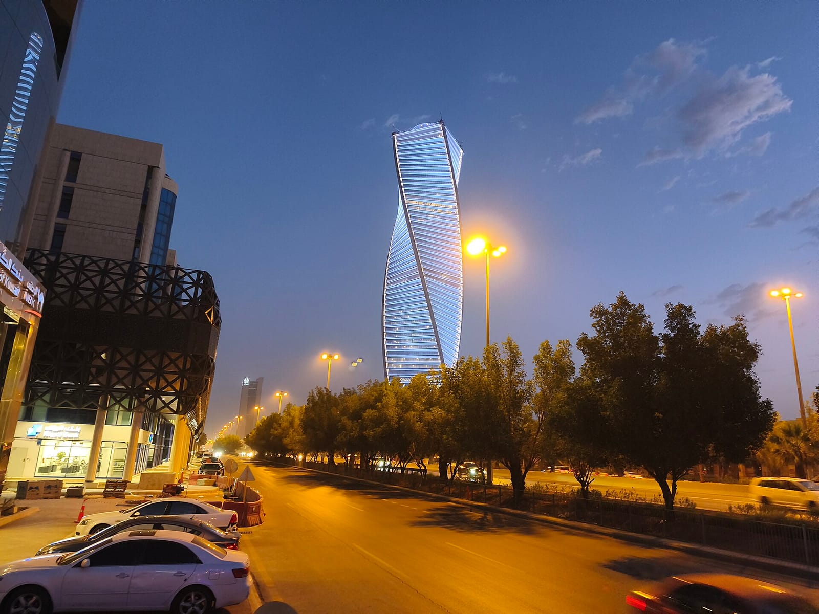 الحياة اليومية داخل المجمعات السكنية في الرياض