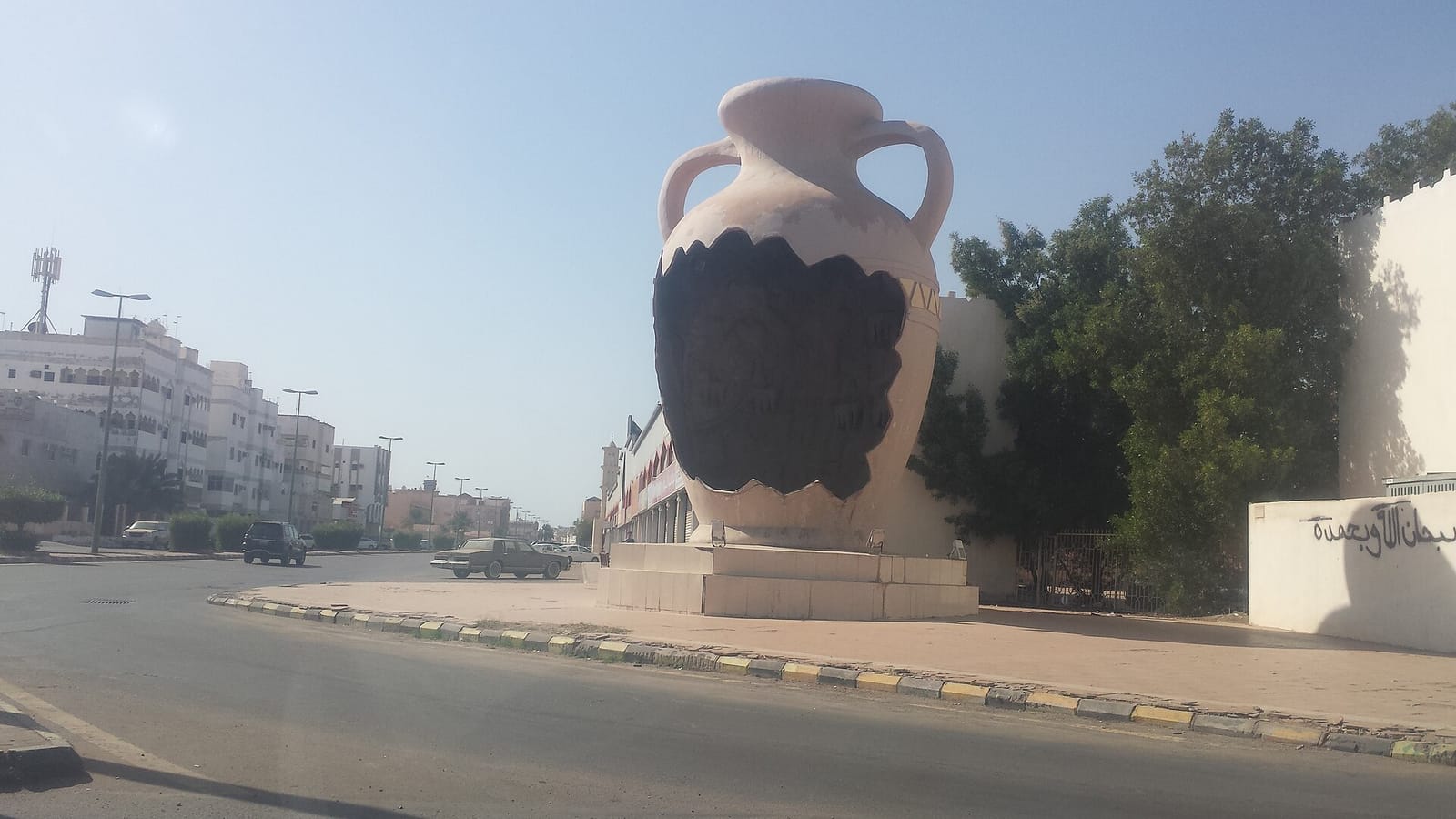 الحياة اليومية داخل المجمعات السكنية في ينبع