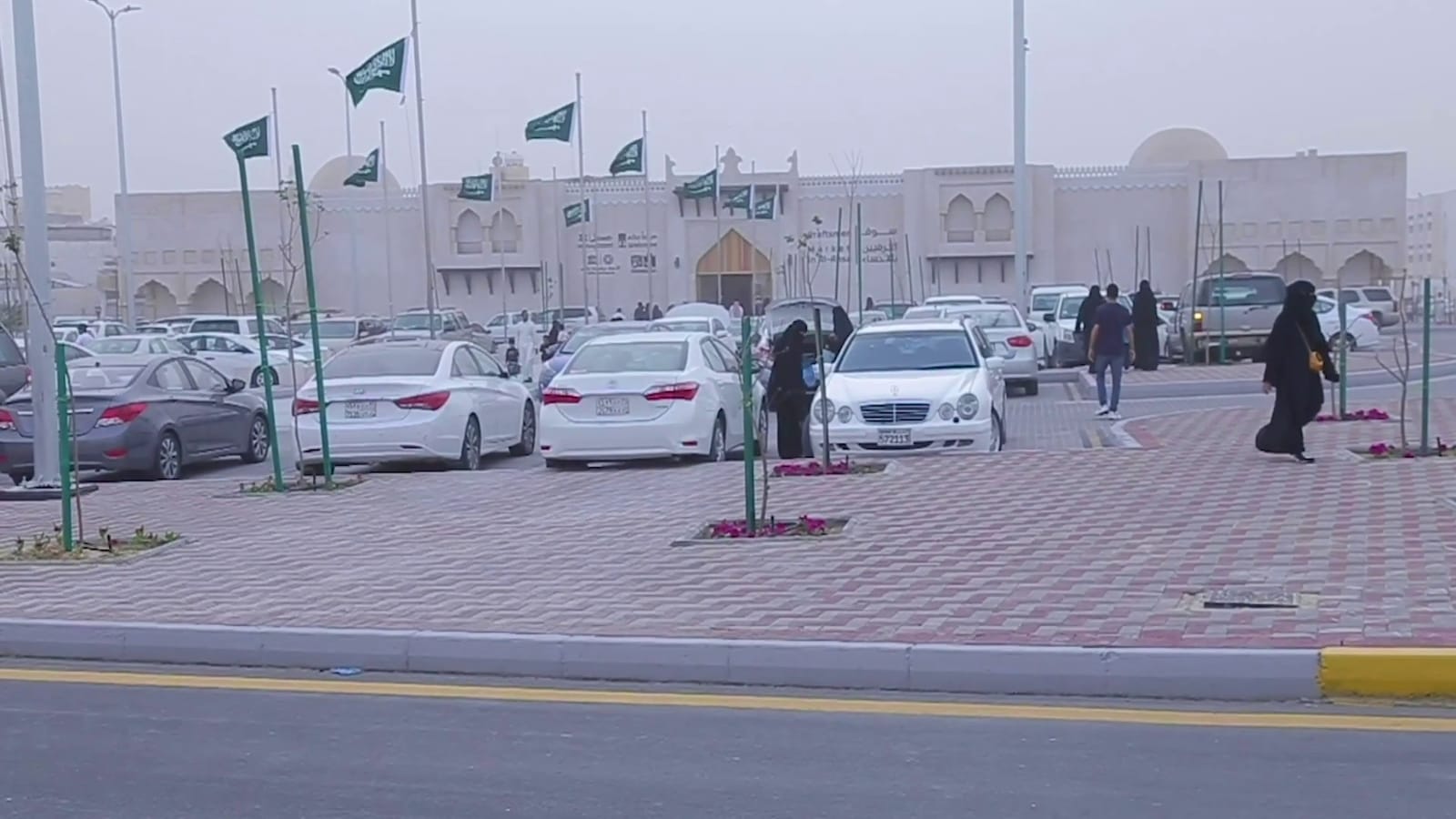 تنظيم استقبال الطلبات والتوصيل إلى المنزل في الهفوف