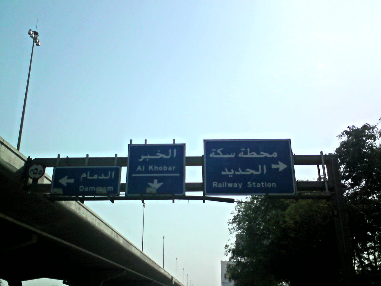 الاستعداد للغبار والعواصف الترابية في الدمام داخل المنزل