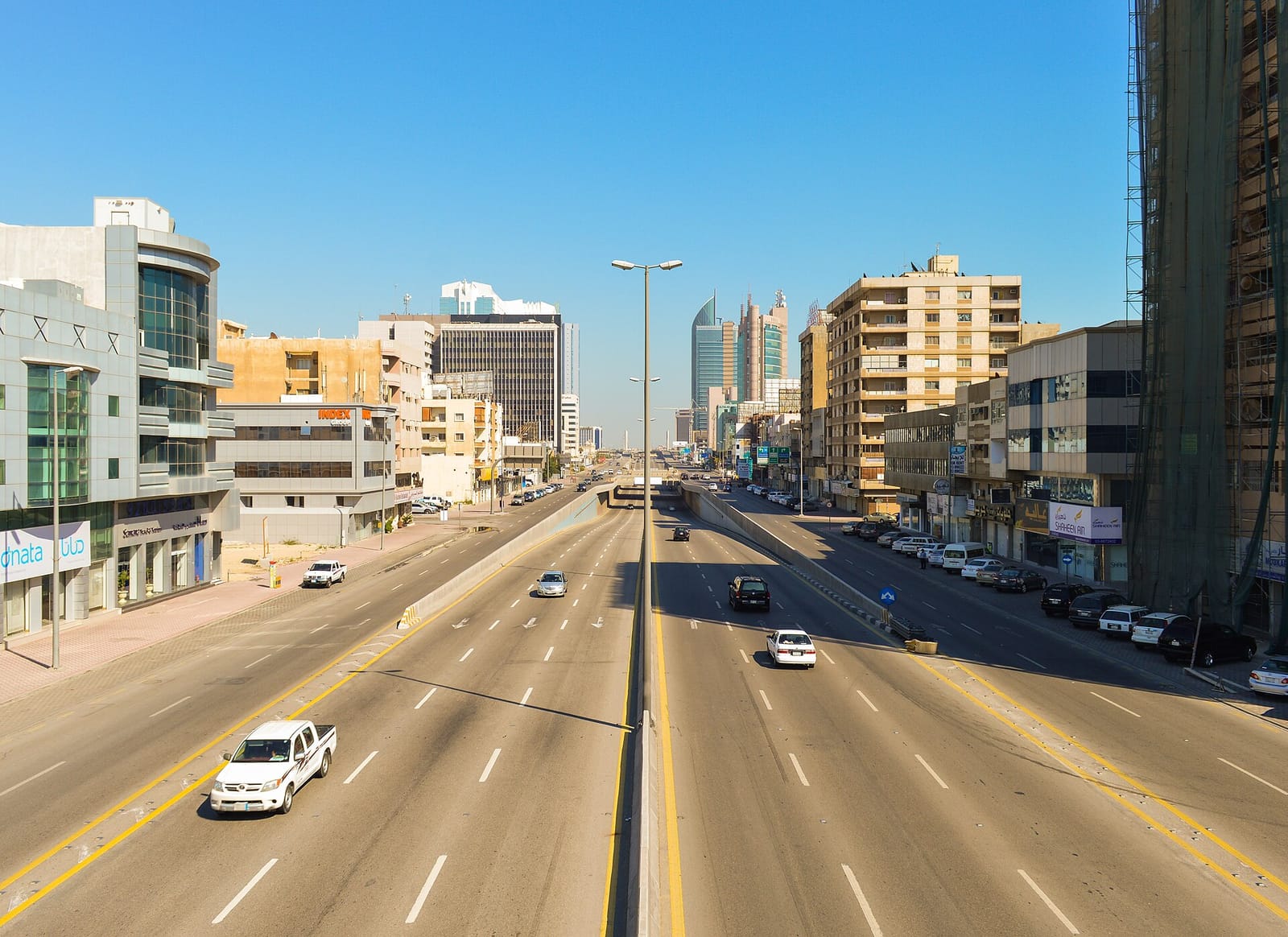 استغلال المساحات الخارجية مساءً في الخبر بذكاء