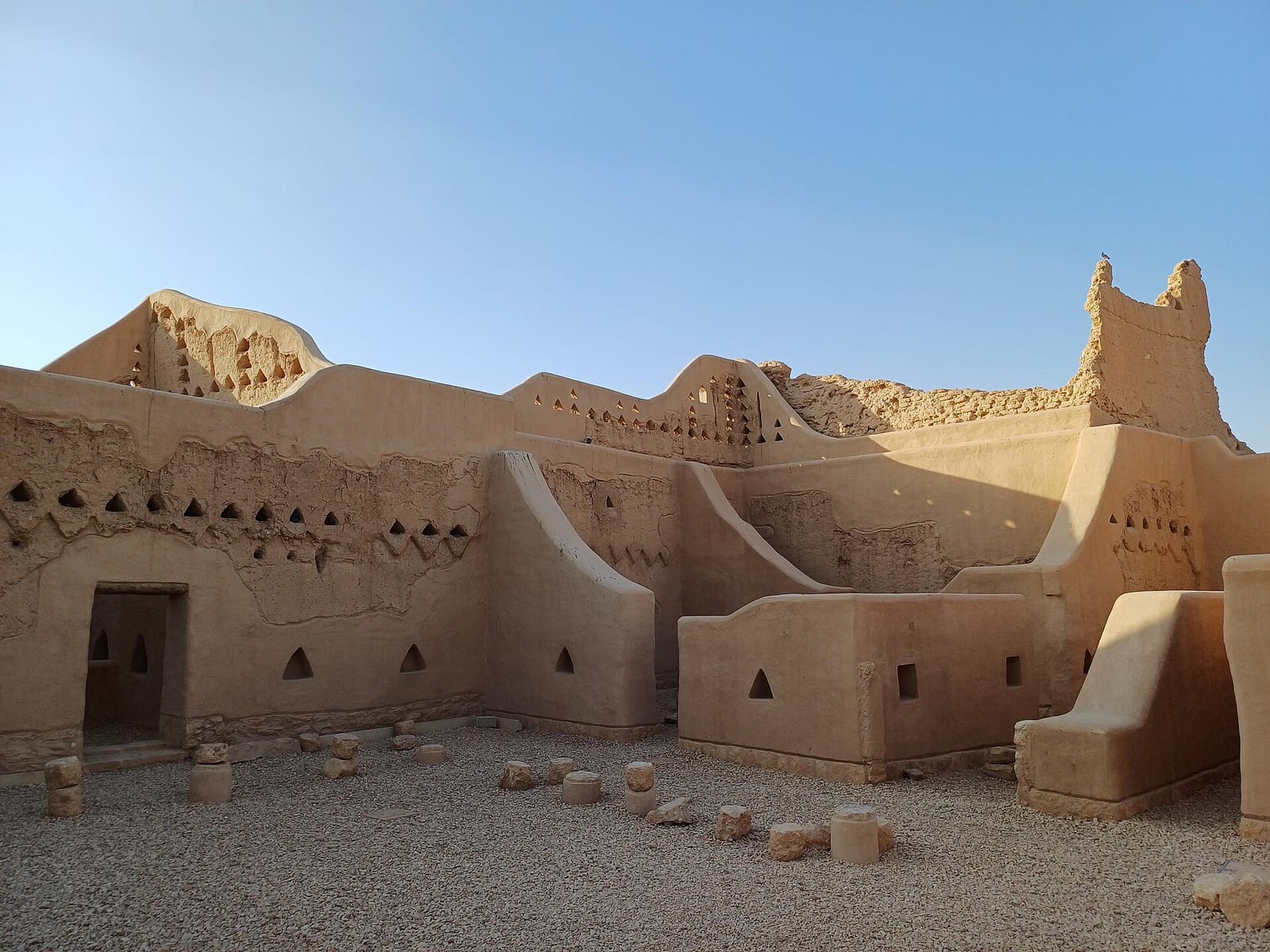 المفروش وغير المفروش في السكن اليومي في الدرعية
