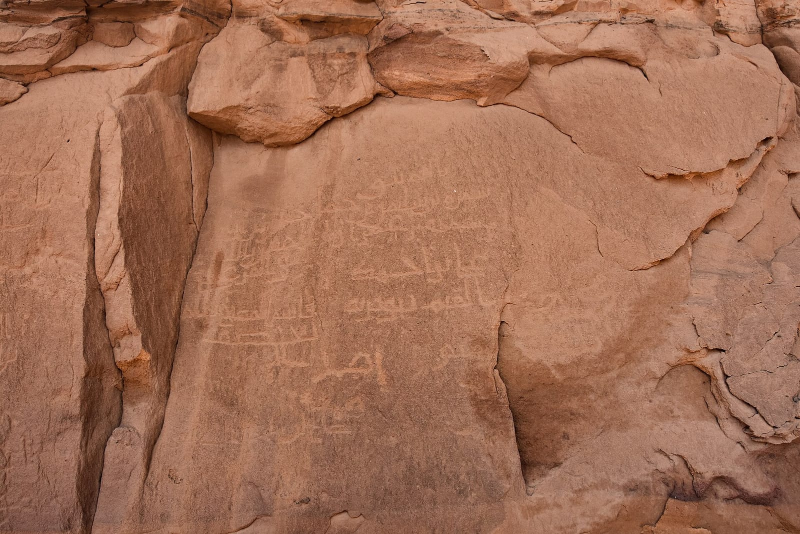 المفاضلة بين الدور الأرضي والعلوي في مساكن العلا