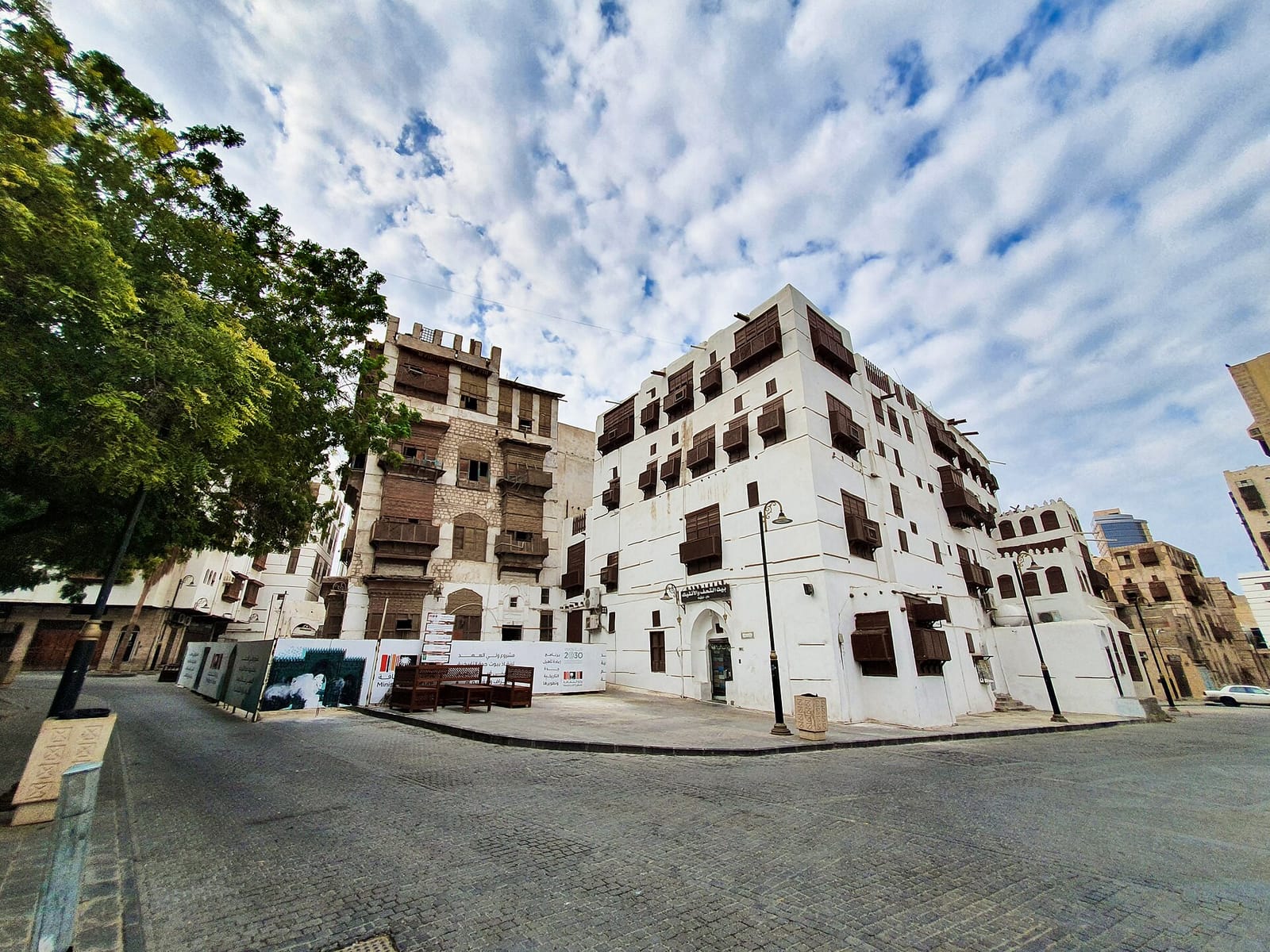 تجهيز مجلس الضيوف بما يناسب عادات الضيافة في جدة