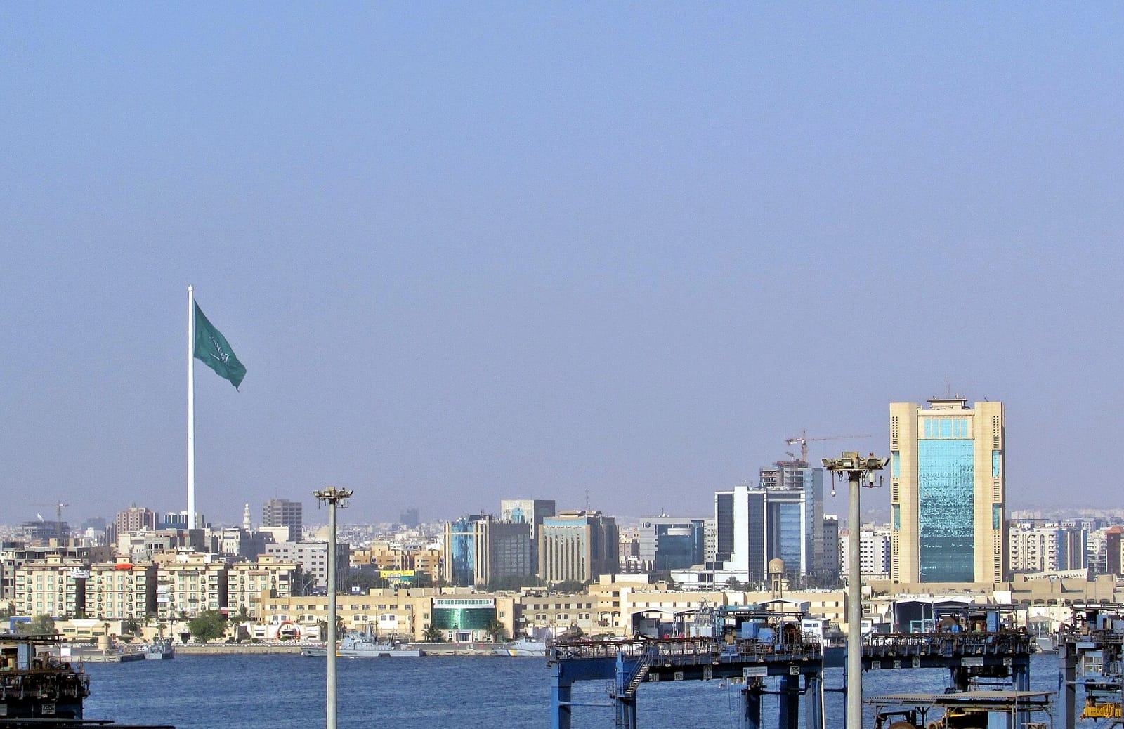 تخصيص ركن للعمل والدراسة من المنزل في جدة