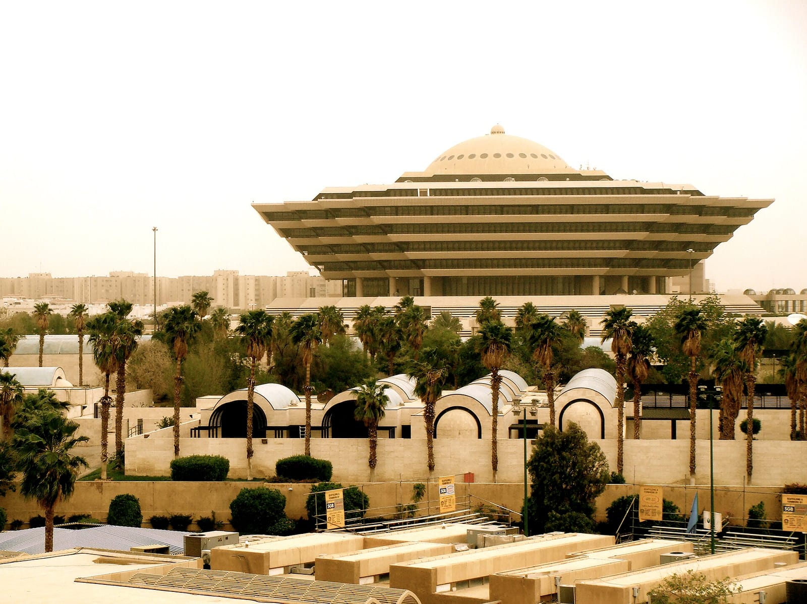 تخصيص ركن للعمل والدراسة من المنزل في الرياض