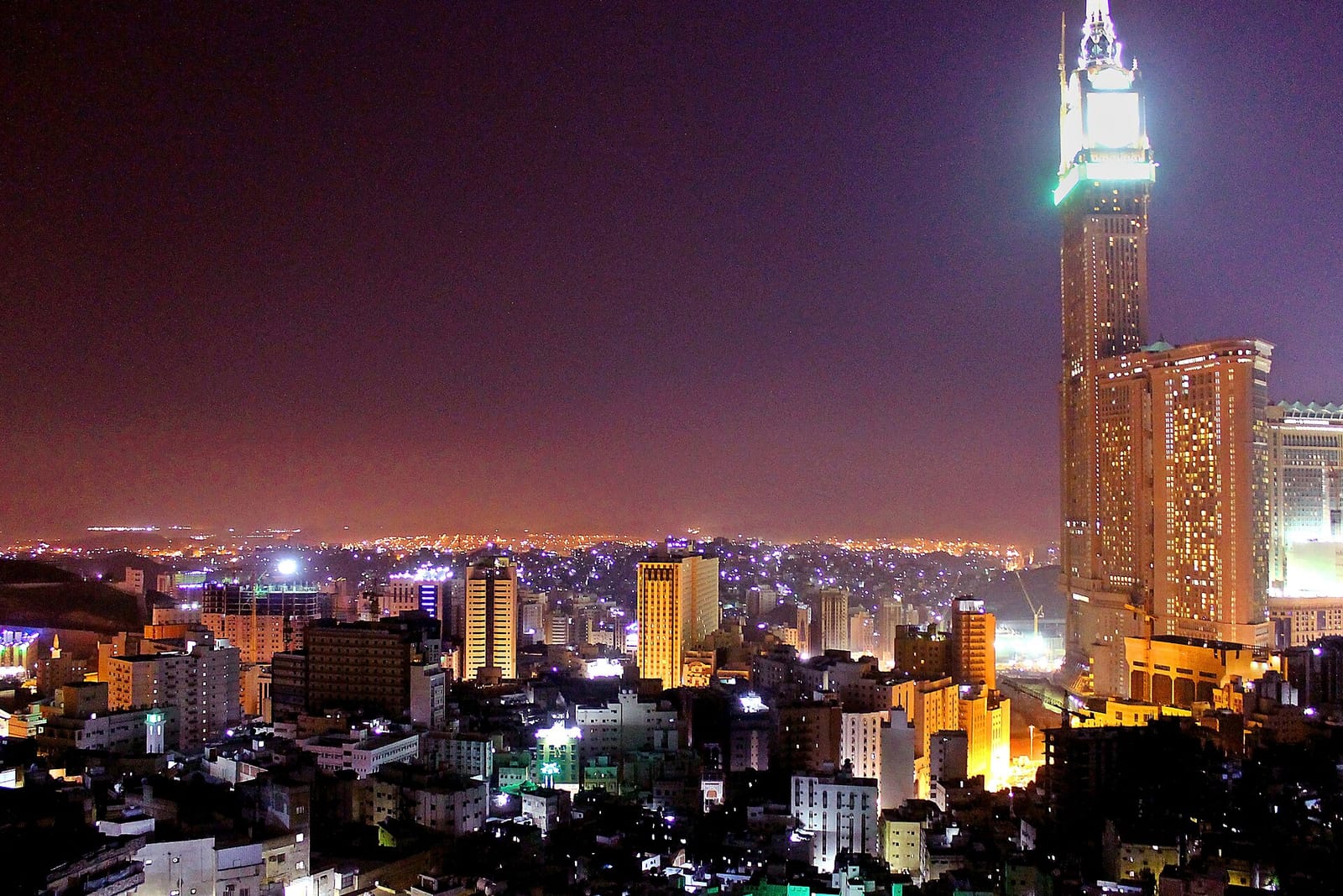 تخطيط رحلة الصباح إلى العمل والمدرسة في مكة المكرمة