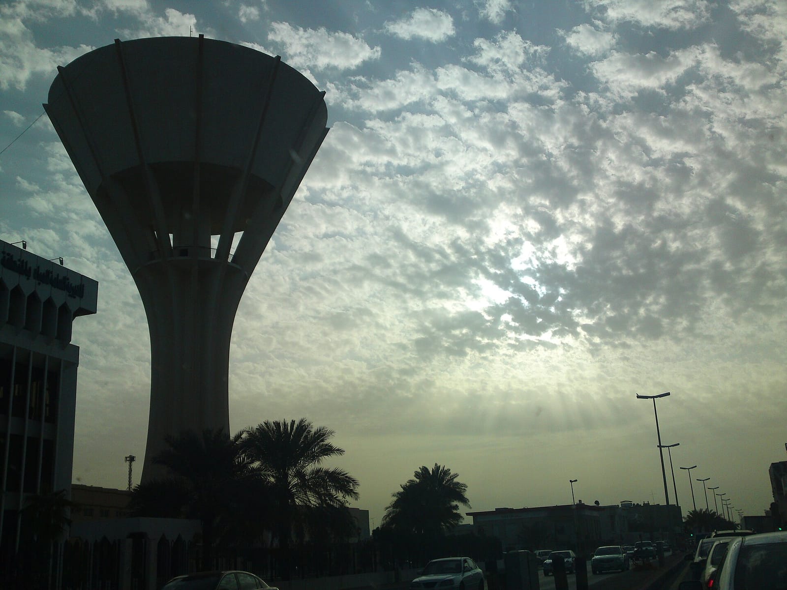 تخطيط رحلة الصباح إلى العمل والمدرسة في القطيف