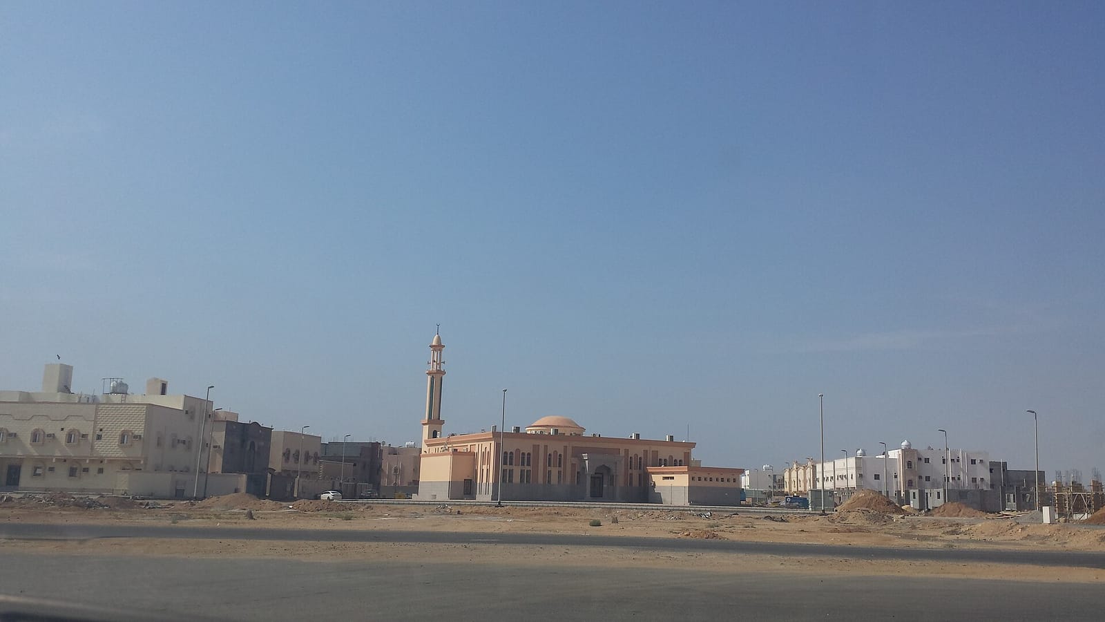 العناية بحوش الفيلا وحديقتها الصغيرة في ينبع
